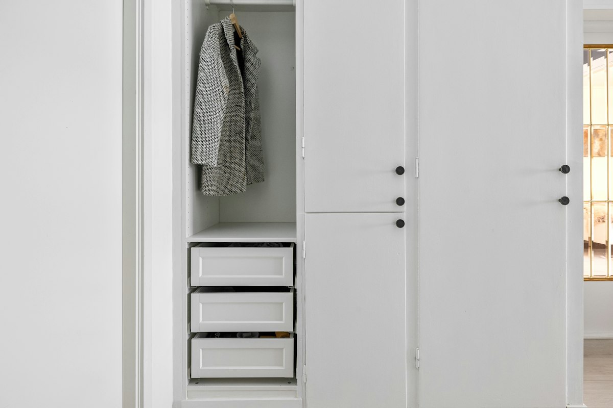 White Fitted Wardrobe